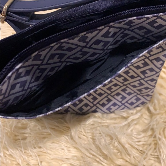 🎉tommy hilfiger crossbody🎉 - Picture 6 of 6
